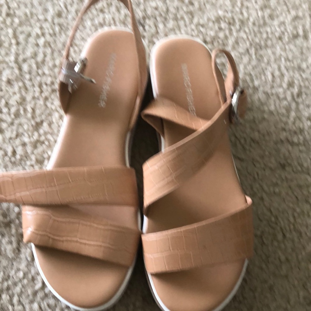 Marc Fisher sandals tan size8